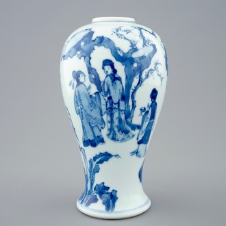 Een fraaie Chinese blauw-witte vaas, Kangxi